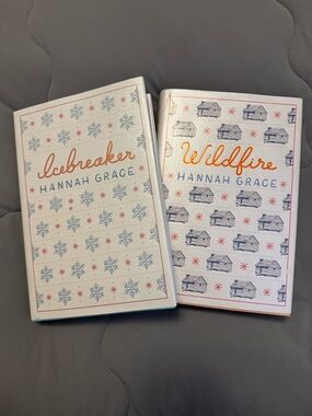 Wildfire (only) by Hannah Grace - sprayed edge special edition, EUC